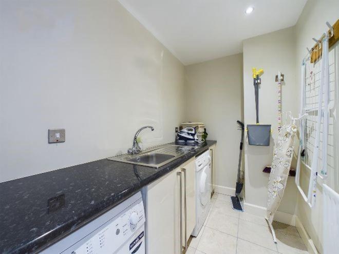 Cosy 3 Bedroom Apartment In Central Portrush With Sea Views Экстерьер фото