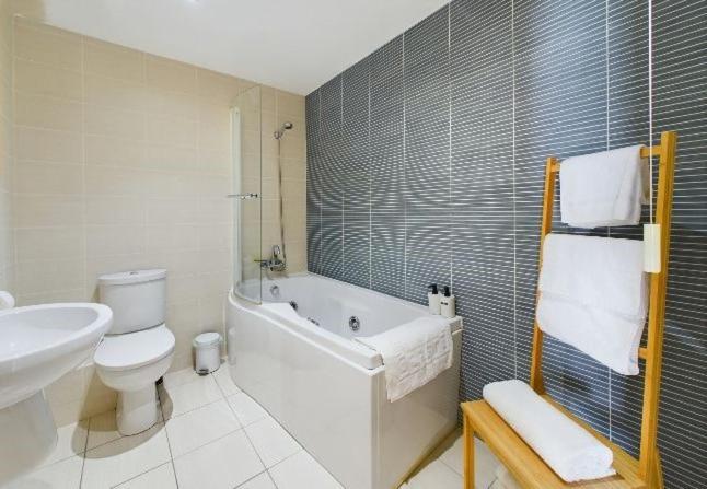 Cosy 3 Bedroom Apartment In Central Portrush With Sea Views Экстерьер фото